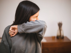 ¿Por qué decimos "salud" cuando alguien estornuda