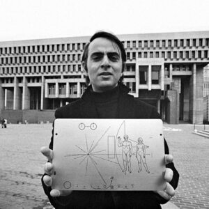 ¿Qué es la Placa de la Pioneer y cuál es el mensaje que desea transmitir a los extraterrestres? 
