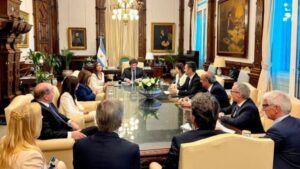 Reunión de Gabinete: revisión de nombramientos, recorte del gasto social y presencialidad del 100%