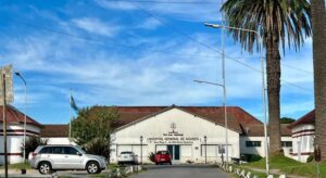 Santoro firmó el decreto para que el personal de salud perciba una importante bonificación del SAMO