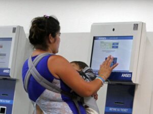 Se duplicará el monto de la AUH y aumenta en un 50% la Tarjeta Alimentar