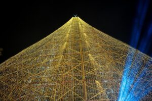 Se estrenó el árbol de Navidad más grande de Europa en un pueblo de España