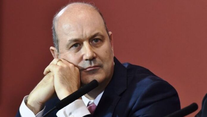 Sturzenegger defendió el decreto: “Hay que dar una señal de que Argentina va en otra dirección”