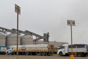 Acuerdan un incremento del 25% en la tarifa del transporte de cargas