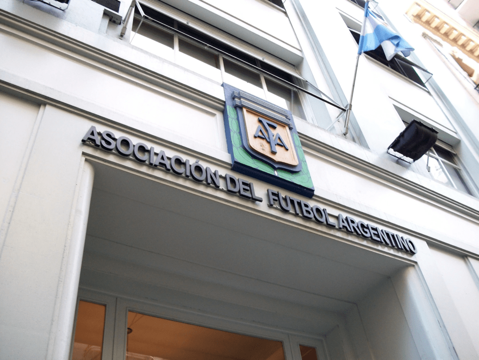 AFA anunció los nuevos precios de las entradas del fútbol: Cuánto salen en cada categoría