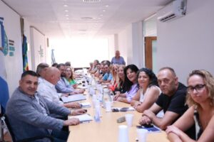 Al límite de la liquidación de salarios, Provincia negocia con los gremios