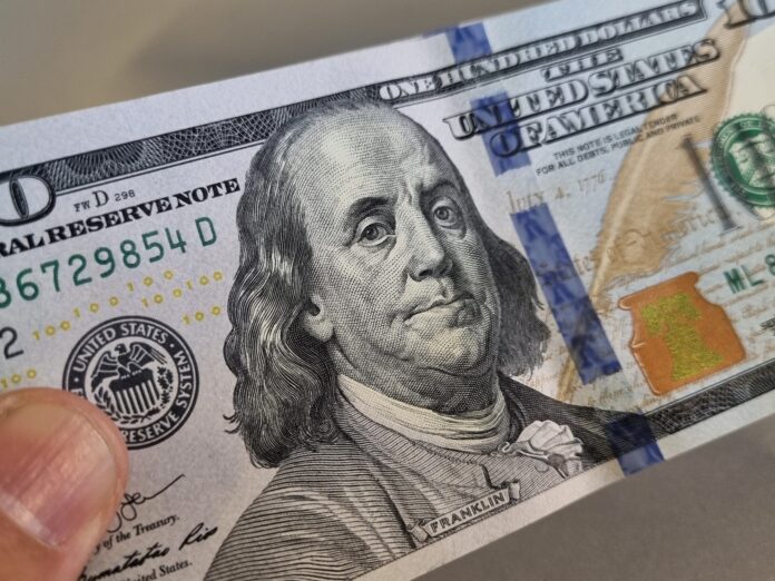 El dólar blue llegó a $1160 y marcó un nuevo récord