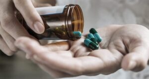 Aumentos: Kreplak aseguró que dos de cada diez personas no compran su medicación