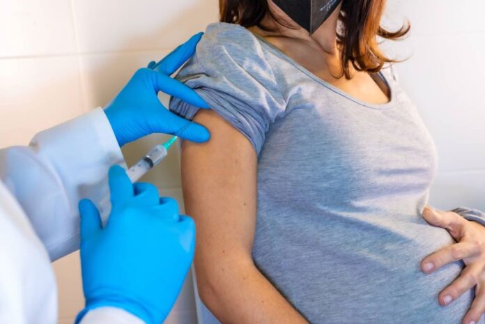 Coronavirus: recomiendan vacunarse ante fuerte suba de casos por nueva variante