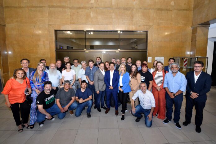 Cumbre peronista: Kicillof pidió “reflexionar” a Milei y ratificó apoyo al paro