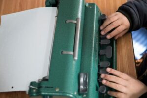 Día Mundial del Braille: libros que se pueden leer en toda la provincia