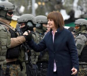 El gobierno confirma que busca que las FFAA se involucren en el combate al narco
