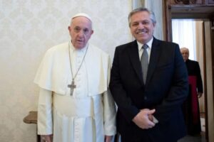 El papa Francisco se reúne este lunes con Alberto Fernández