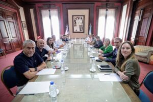 Intendentes alertaron a Kicillof por el “aumento de la demanda de comida y trabajo”