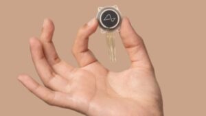 La empresa Neuralink, de Elon Musk, logró implantar un chip en el cerebro de un paciente humano