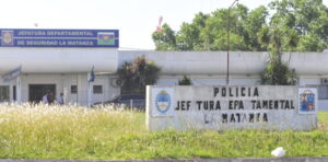 La Matanza: detienen a doce policías por la muerte de un delincuente, acusados de plantarle un arma