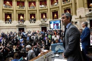 “Ley ómnibus”: Diputados lleva el debate al recinto este miércoles