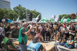 Los estatales nacionales tendrán una suba salarial del 16% para los haberes de enero