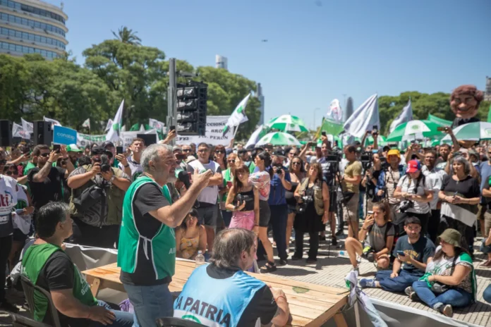 Los estatales nacionales tendrán una suba salarial del 16% para los haberes de enero