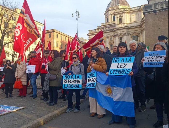 Marchas contra DNU y ley Ómnibus en Europa.