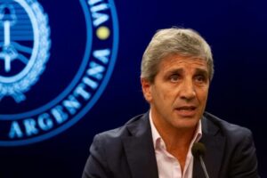 Moyano habló de “tirar al río” a Caputo y el ministro pide que actúe la Justicia