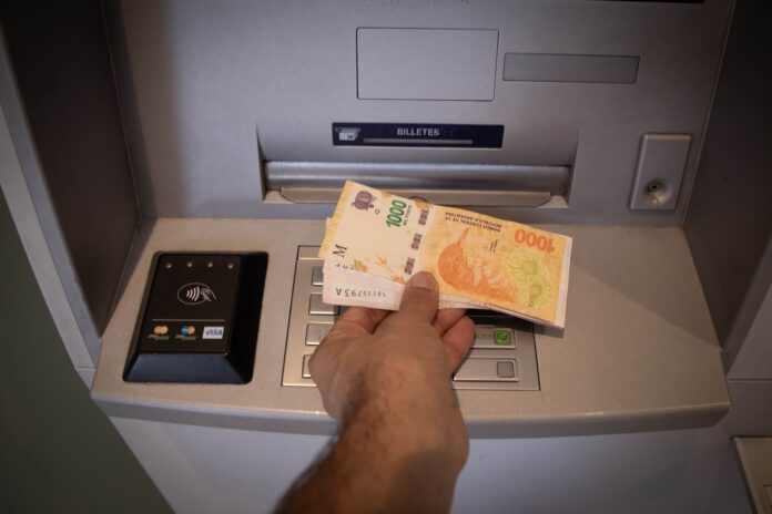 Sueldos: cómo quedan las escalas de los estatales bonaerenses tras la suba del 25%