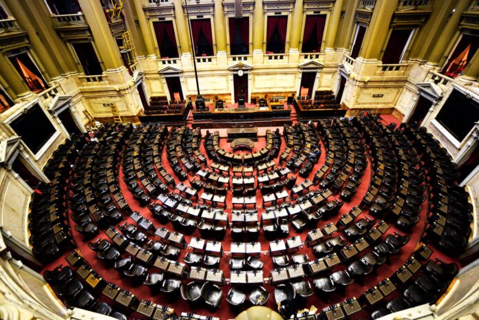 Uno por uno, cuáles son los principales cambios de la Ley Ómnibus que ya ingresó al Congreso