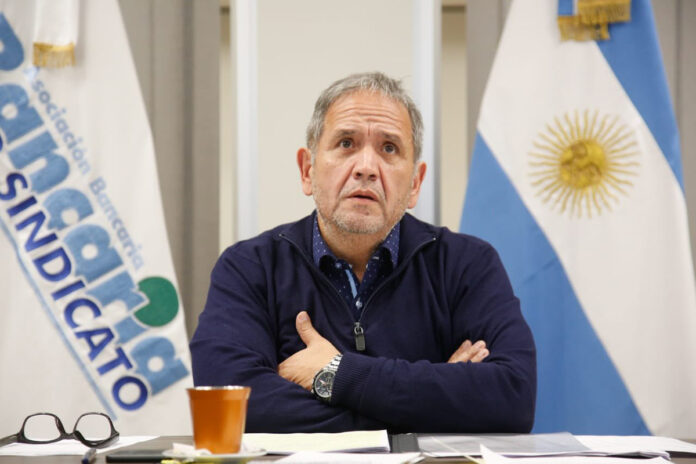 Paritarias: bancarios, con piso superior a $ 1 millones y camioneros suba de 45%