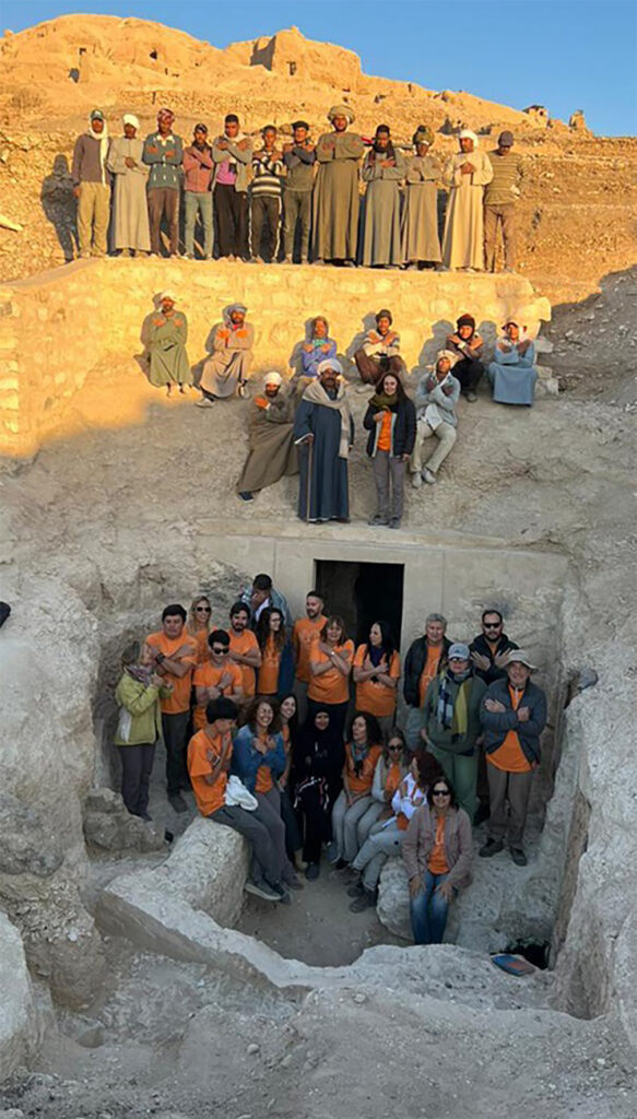 El equipo interdisciplinario incluye historiadoras e historiadores, arqueólogas, conservadoras, historiadores del arte, arquitectos, fotógrafos y un físico. - UNLP -