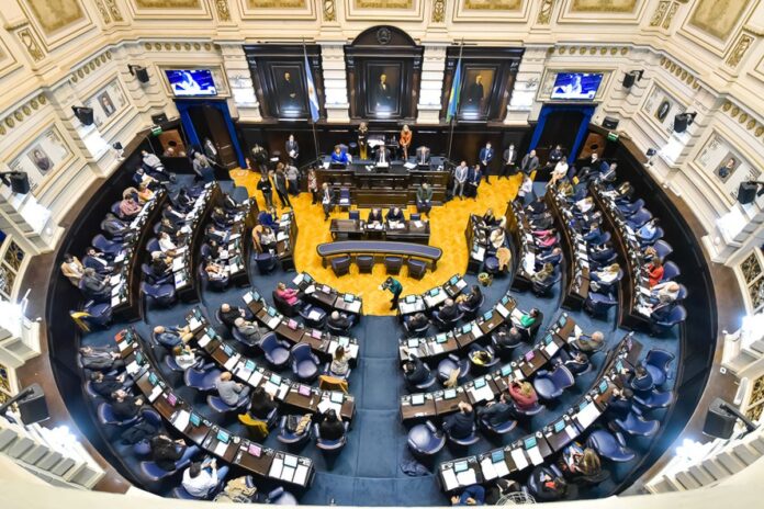 El PRO presiona a Kicillof con la coparticipación para que acepte negociar el pacto de Milei
