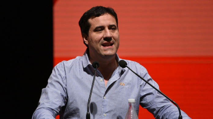 El senador radical Abad pidió incorporar la vacuna contra el dengue al calendario