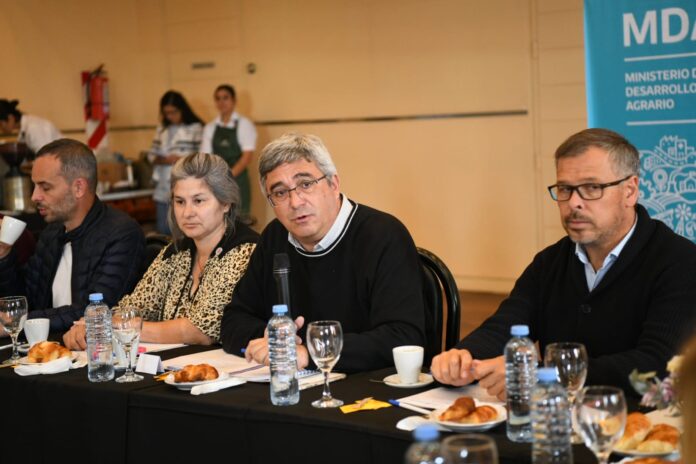 El ministro Javier Rodríguez encabezó la Mesa Provincial de Pesca en Mar del Plata. (Prensa MDA)