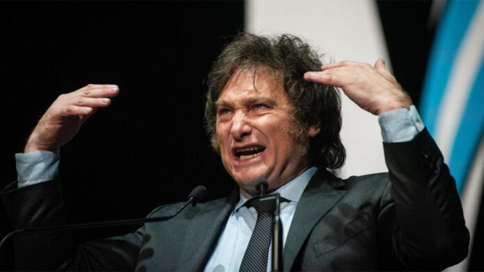 Milei confirmó que echarán 70 mil empleados estatales más