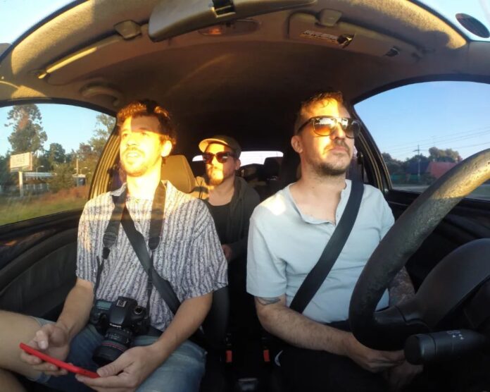 Marsicano y equipo, en ruta a la búsqueda de testimonios. (Instagram @damianmars)