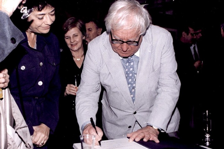 Ray Bradbury, una de las visitas de lujo que tuvo la Feria del Libro de Buenos Aires. - Archivo -