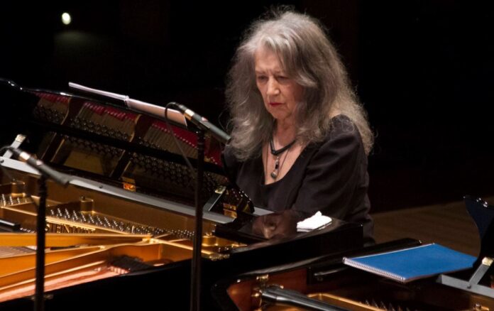 Martha Argerich pidió que continúen las becas con su nombre: “Si el Estado no apoya a la cultura el futuro es peligroso”