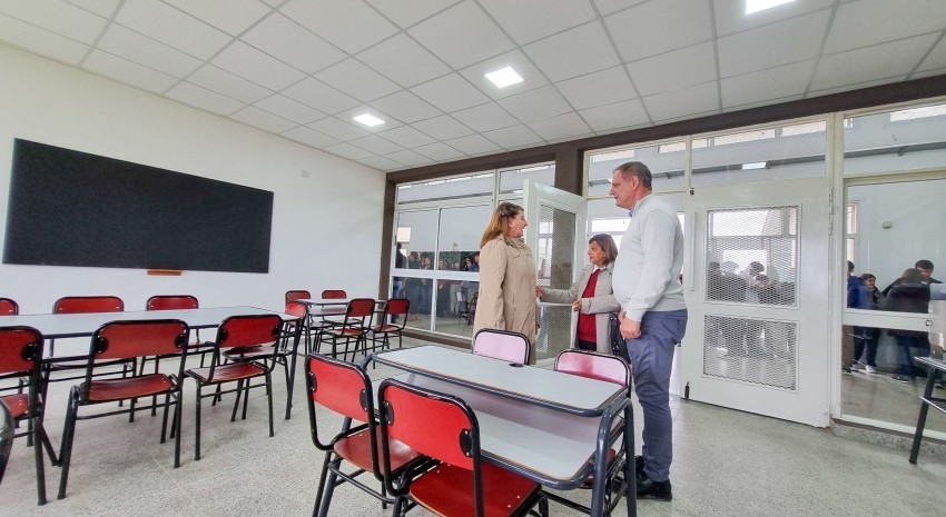 Santoro inauguró dos aulas en la Escuela Agraria