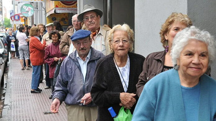 Un grupo de jubilados cobrará un plus de hasta $9.979: ¿a quiénes alcanza?