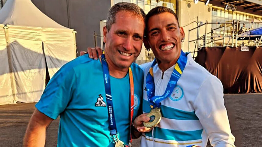 Hernán Barreto junto a su entrenador Ariel González. - Instagram -
