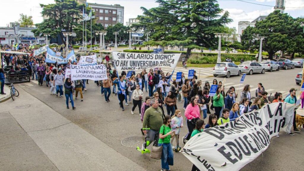 Marcha Universitaria Azul. - El Tiempo de Azul -