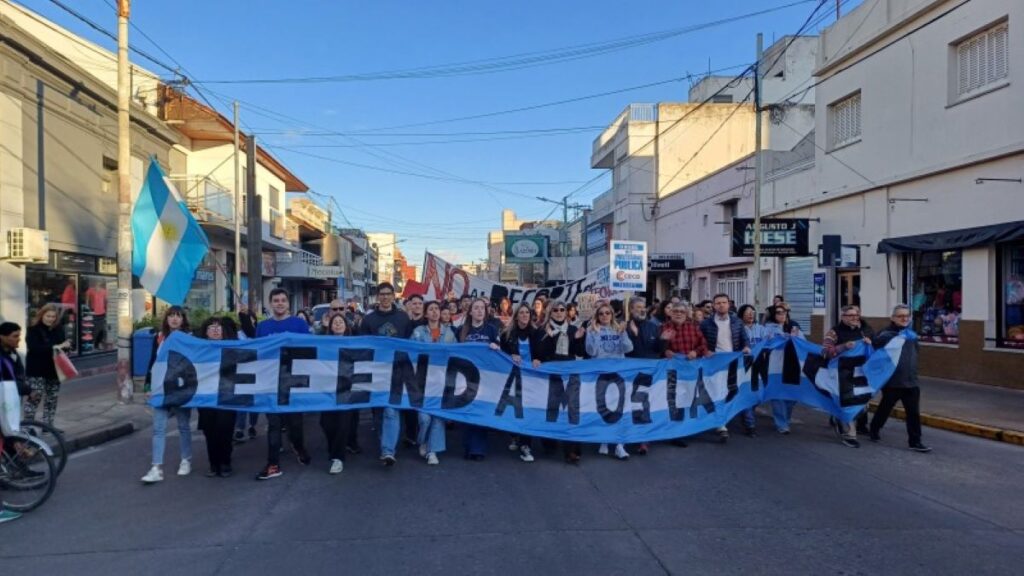 La marcha universitaria en Olavarría. - Verte TV -