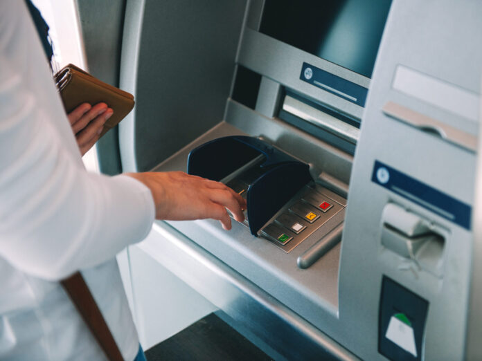El miércoles no habrá bancos pero se podrá seguir operando en los cajeros automáticos.