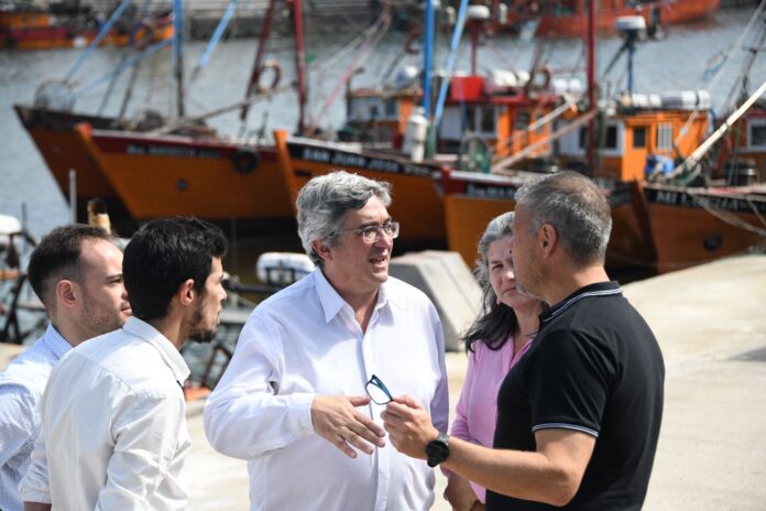 El ministro Javier Rodríguez en el puerto de Mar del Plata. (Prensa MDA)
