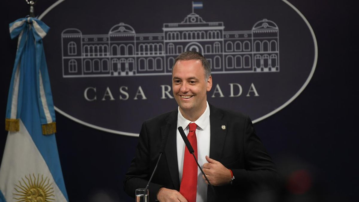 Inocencia Fiscal: Adorni y su esposa pidieron adherir al régimen simplificado de Ganancias